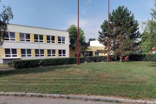 Žák čtvrté třídy v Praze napadl a zranil učitelku - Novinky
